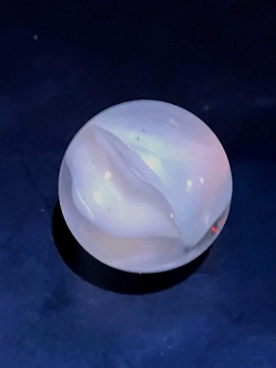 Wet Mint C.E. Bogard 4-Vane White Cat’s Eye Marble .63″ Selenium UV Pink Glow