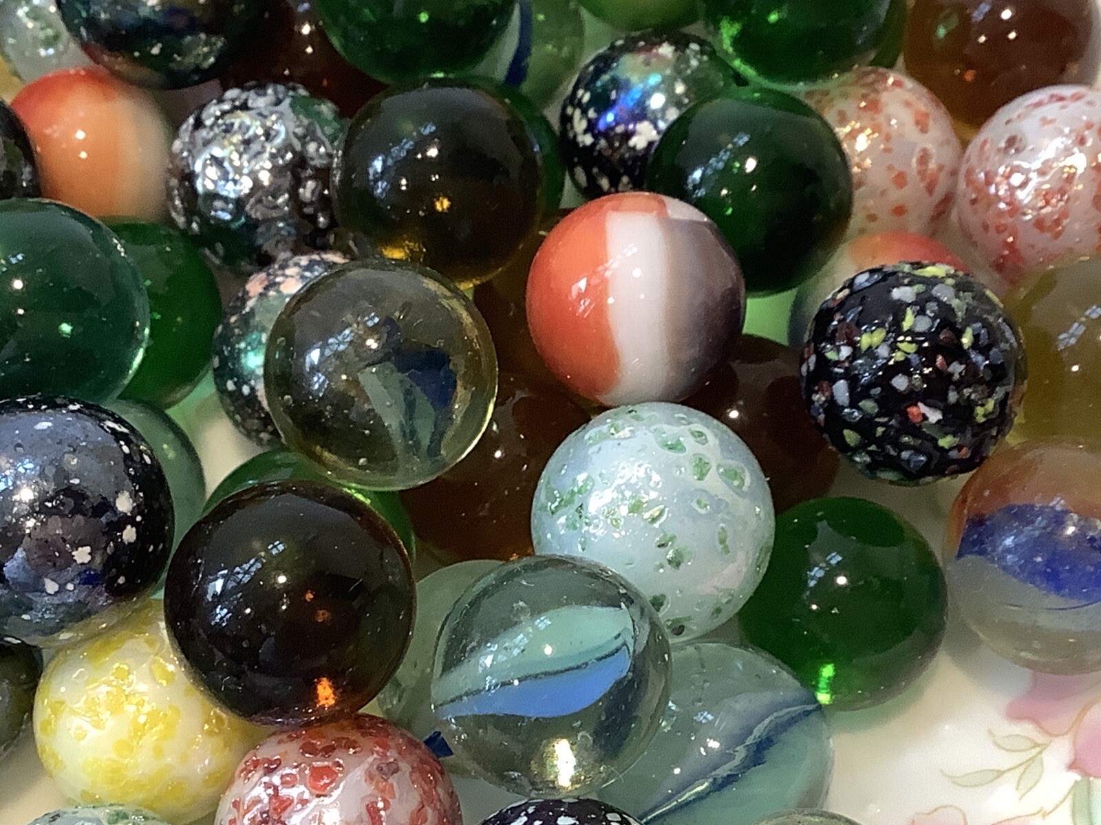 Marbles Glass In Large Candy Plastic Jar Lot 3 Toys Tom Bowlers