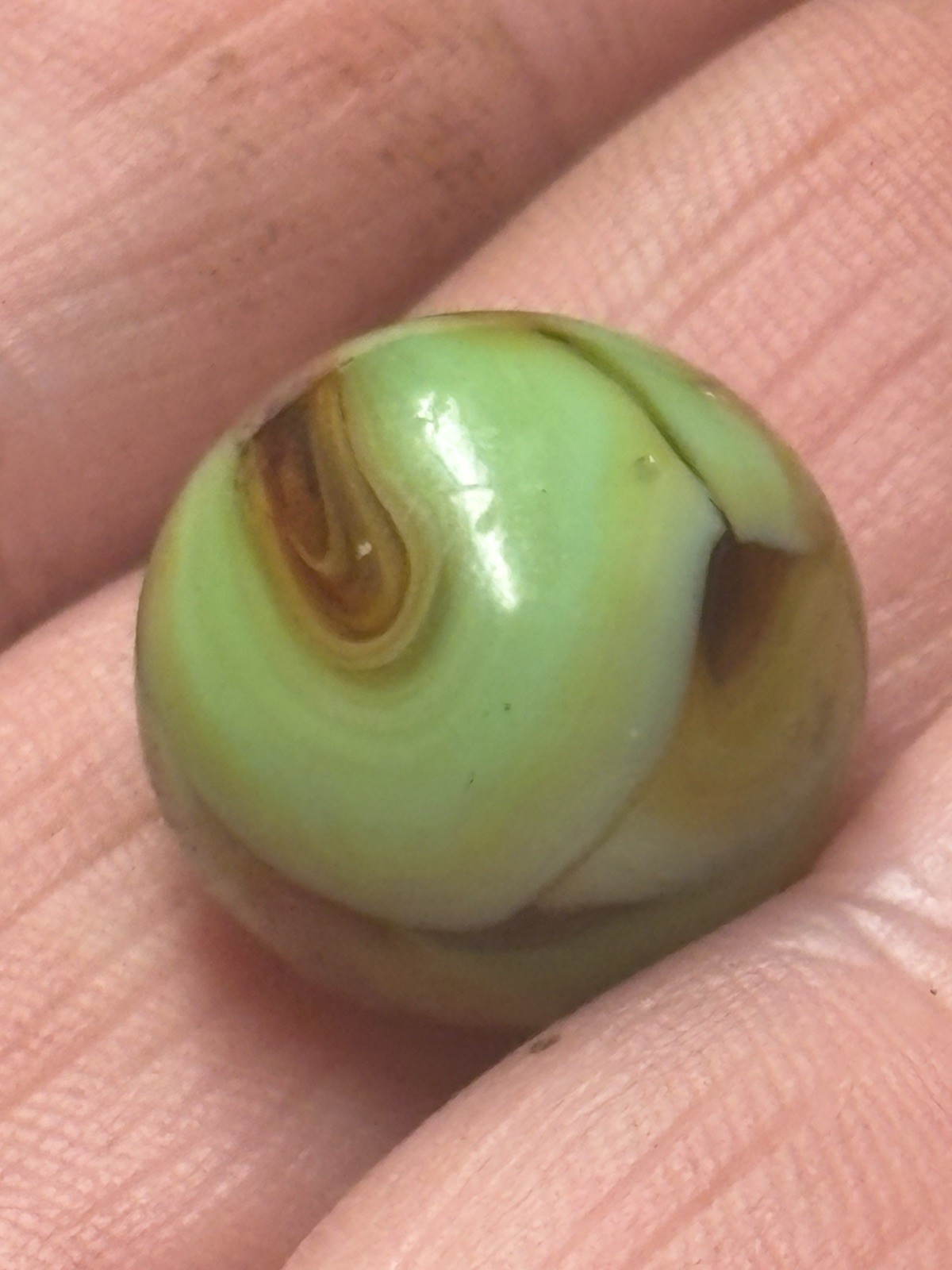 23/32″ Rare CAC 4 Color Swirl In Beautiful NM 8.9 Condition.