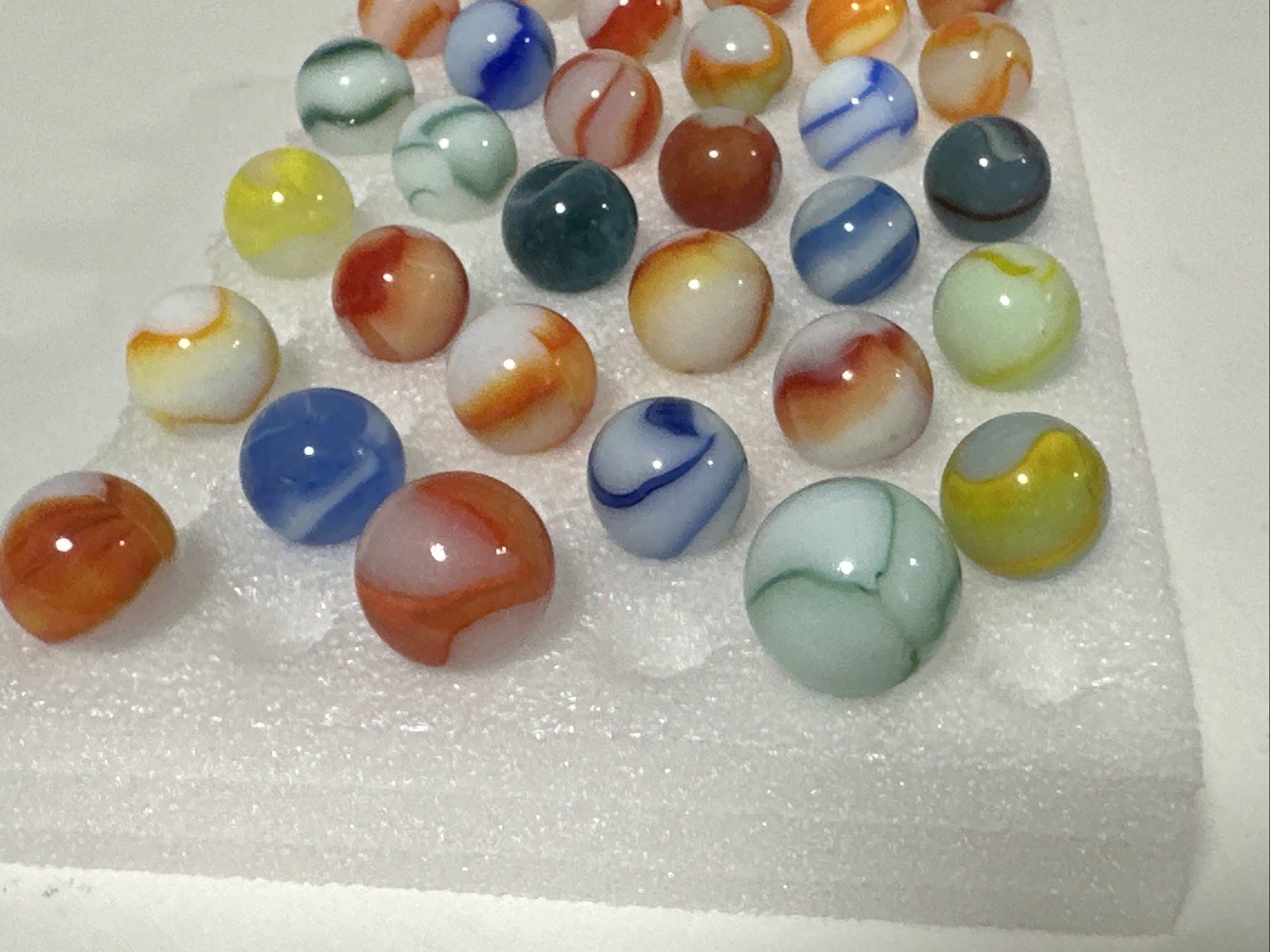 420 Lot Of 30 Vintage Peltier Rainbo Marbles!