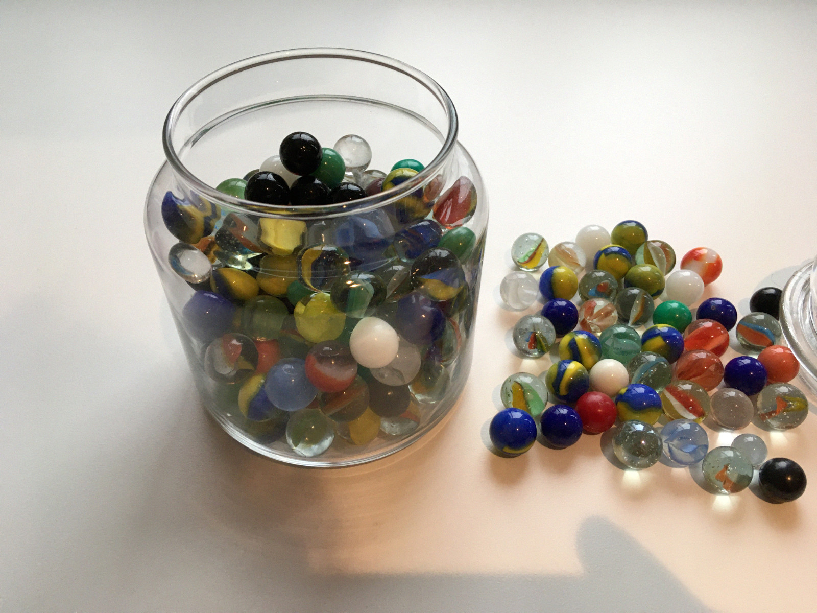 180 Classic Glass Marbles + 3 Batman Marbles + 2 Bouncy Ball – Fish Tank 1980’s