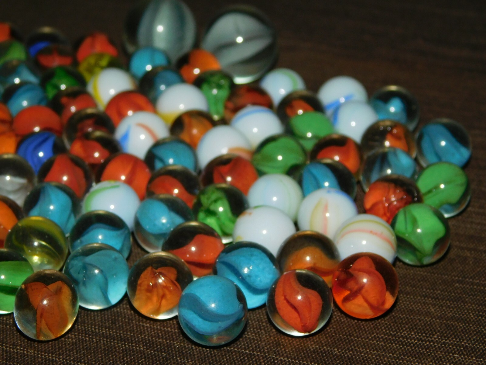 VINTAGE TOY 101 OLD MARBLES LOT