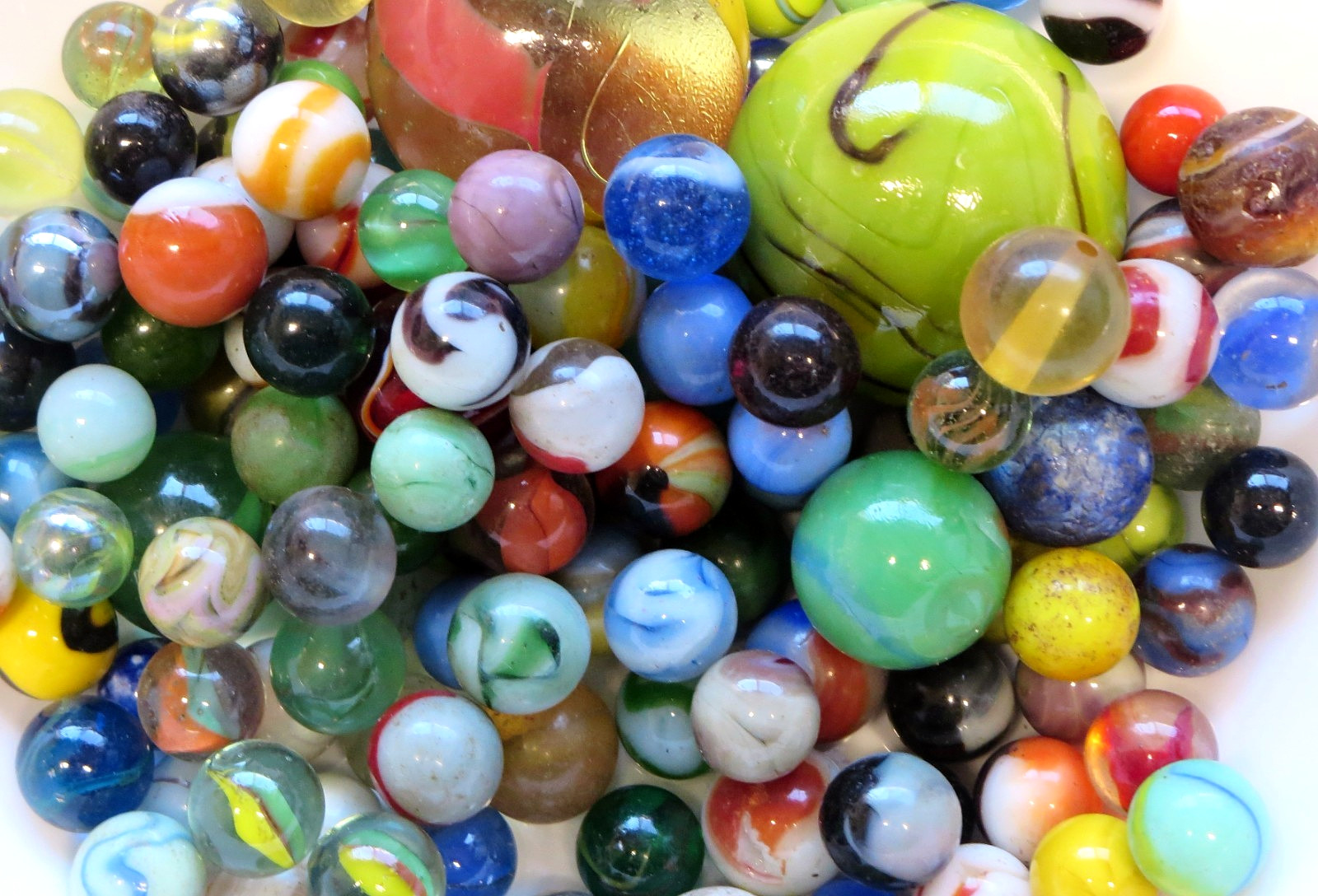 Vintage Lot of UNSORTED ~ 140+ / 2 lbs + Marbles Estate Sales Few Large Sizes