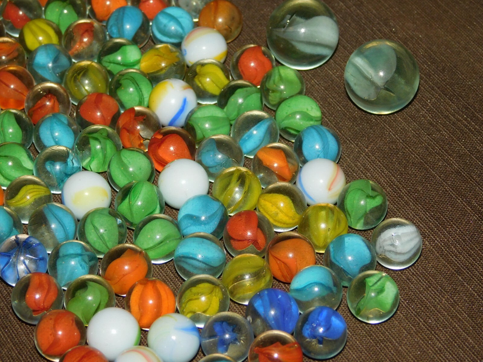 VINTAGE TOY 102 OLD MARBLES LOT