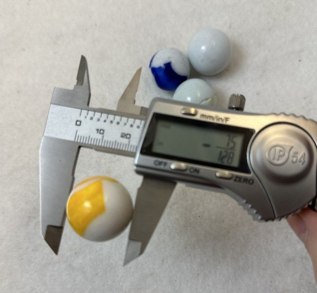4 OPAQUE SHOOTER MARBLES Blue/White & Yellow/White 75/128 White 67/128 Mix 17/32