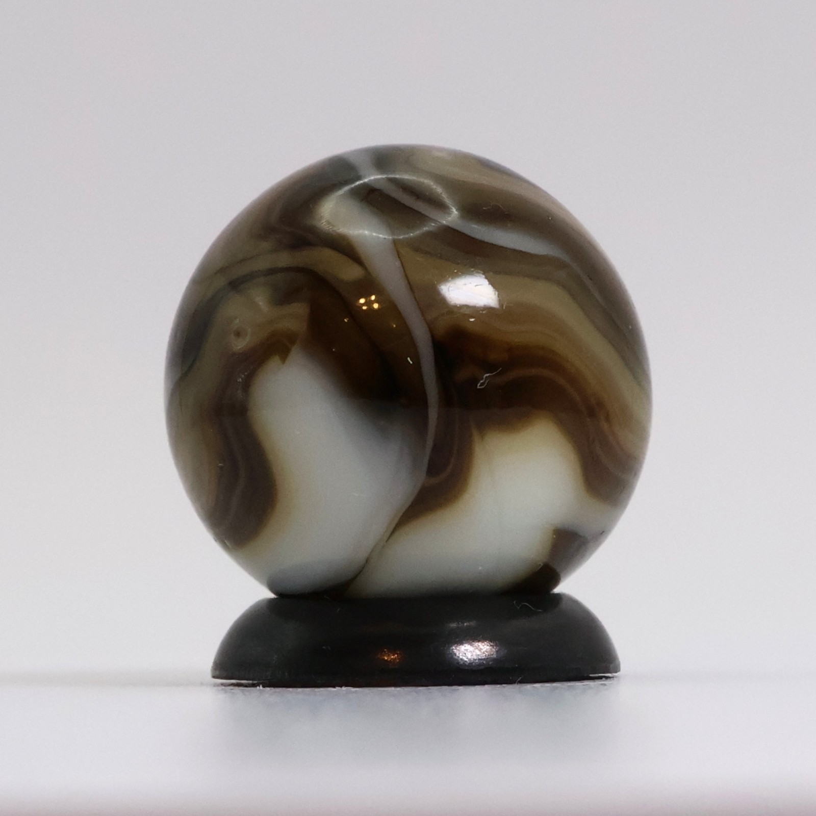 5/8″ Swirl Marble Busy Pattern White & Brown NM+