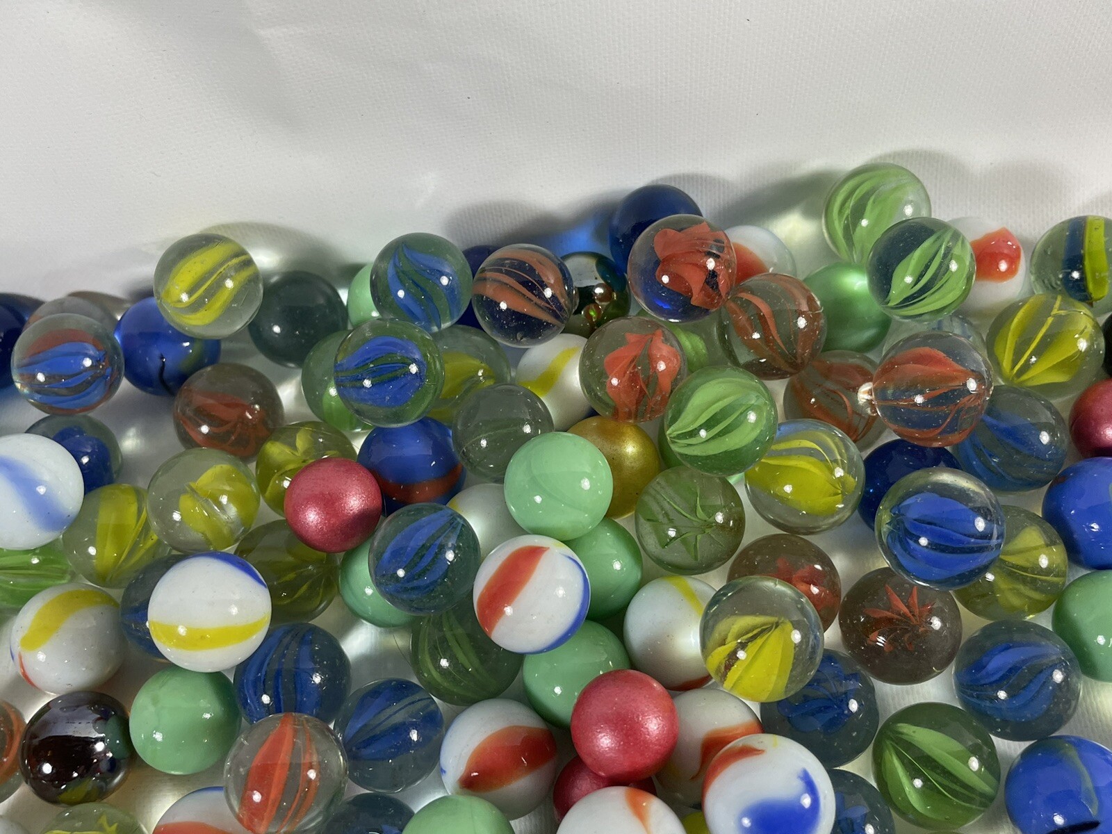 Vintage Marbles Lot Of 140 In Tin By Kangaroo – Swirl, Rainbow, Solid, Glass