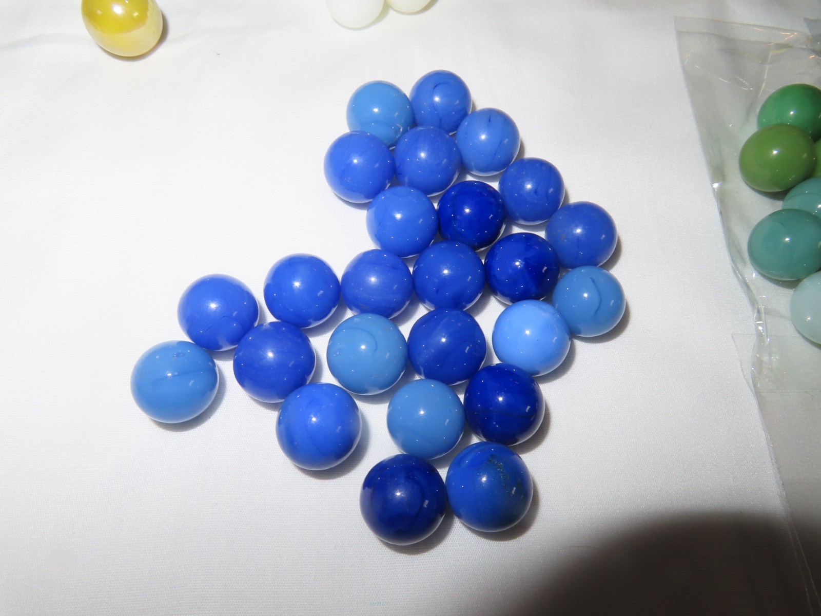 182 Solid Color Glass Game Marbles, 6 Colors, Suitable for Games + DICE