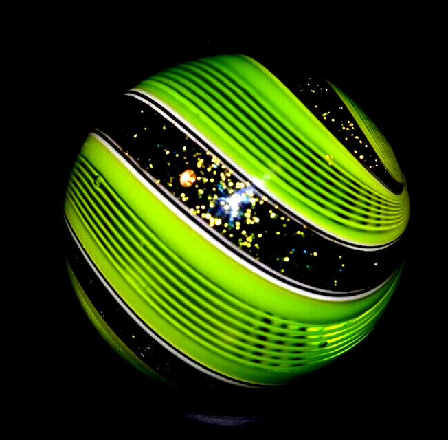 HOT HOUSE GLASS MARBLE/1.476″-LIME GREEN LATTICINIO STYLE WITH DICHROIC-GRASS GR