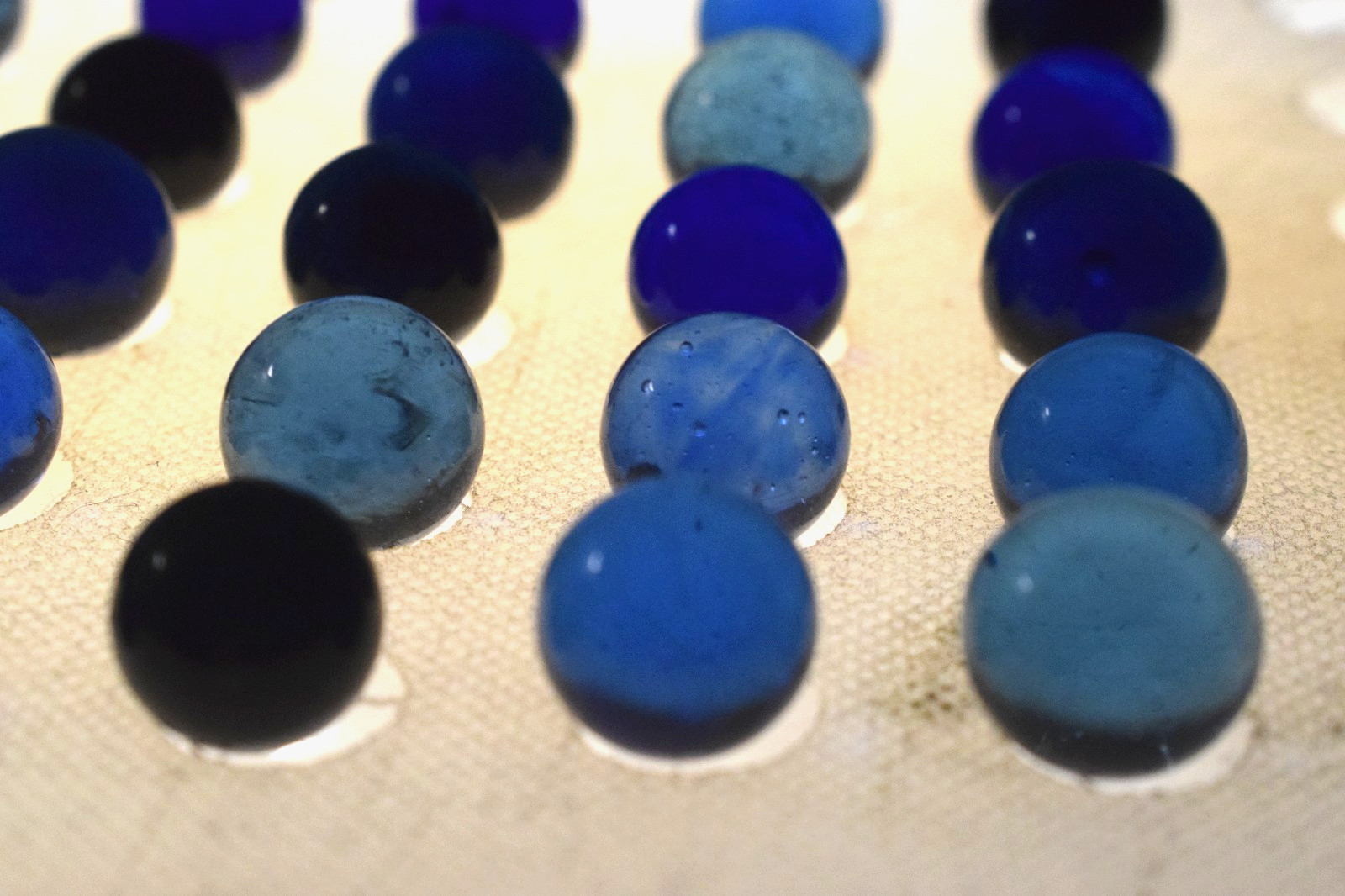 GLASS MARBLES BLUE INDiGO TRANSLUCENT CLEAR 29PC MIXED LOT ONE SAPPIRE SHOOTER