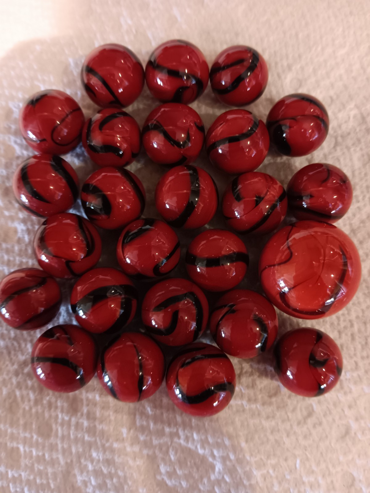 Vacor Lady Bug Red Swirl Machine Made Toy Marbles Lot, 0.87-0.62 Inch, Ages 8+