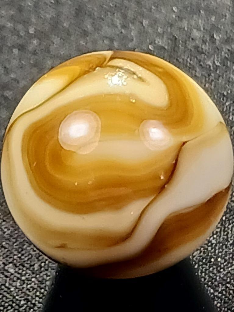 Akro Alley .56″ Browns to Tan Pearl White Swirl Near Mint Serious Marble A151