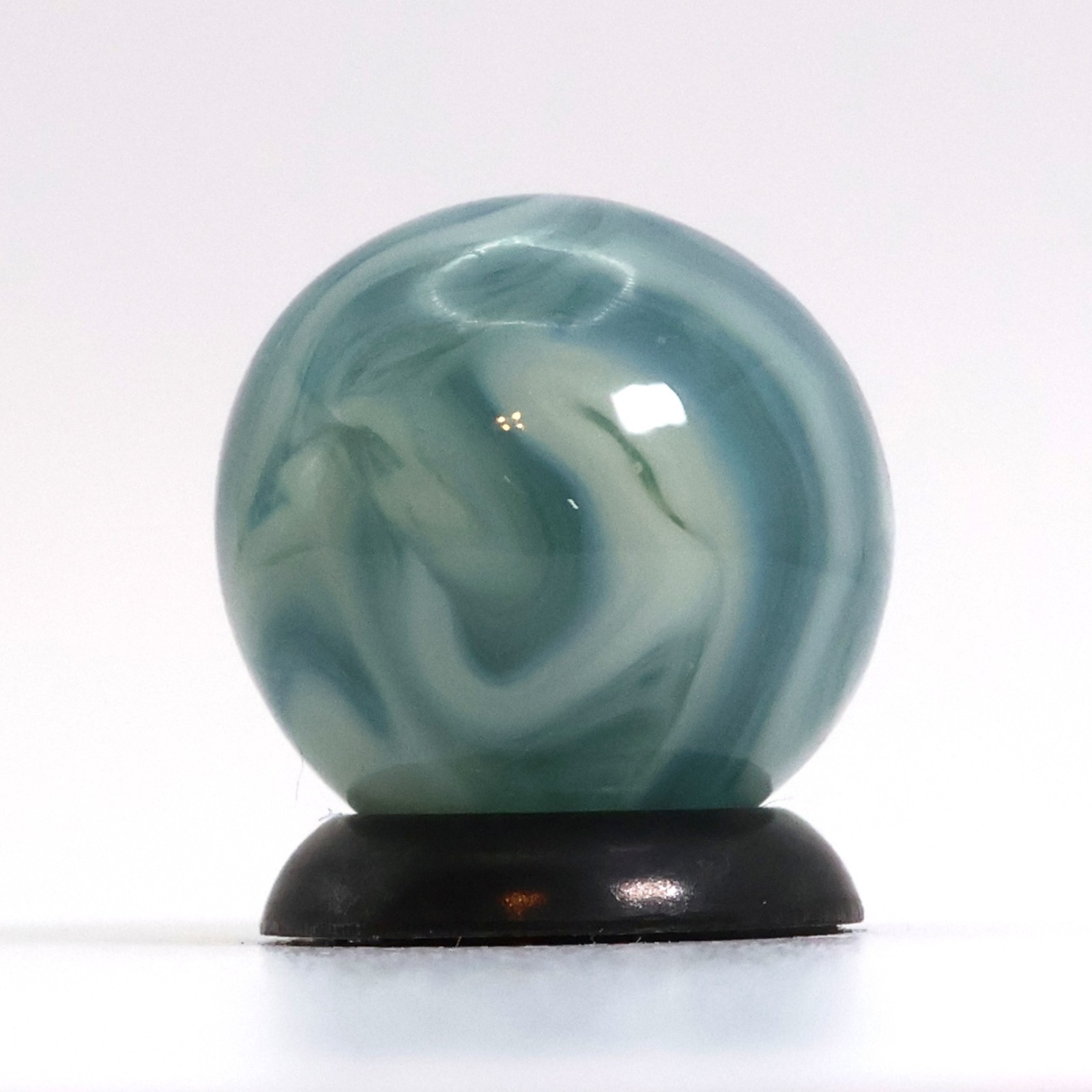 5/8″ Transparent Swirl Marble Clear Base with Blue & White Ribbons M-