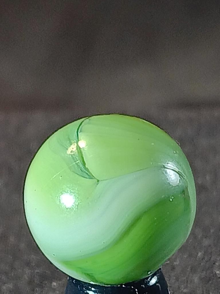 17/32″ Akro Alley Sea Green Swirl Pearl White Near Mint Serious Marble B10