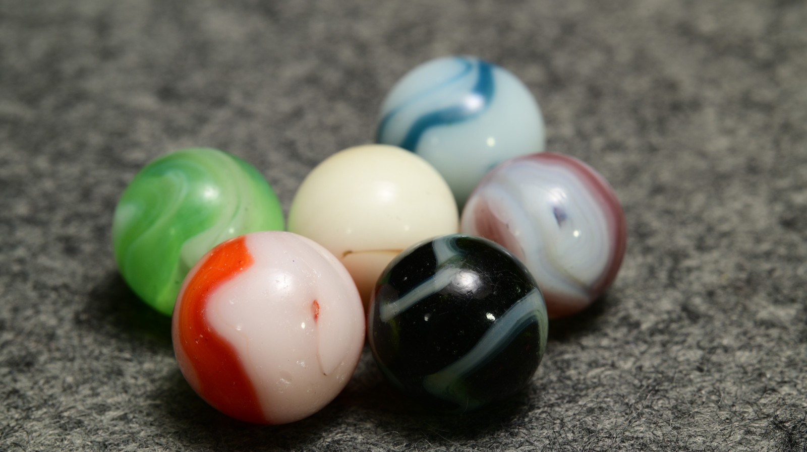 6 Vintage American WV Swirl Marbles, Mixed Sizes & Makers, Funky Colour Styles