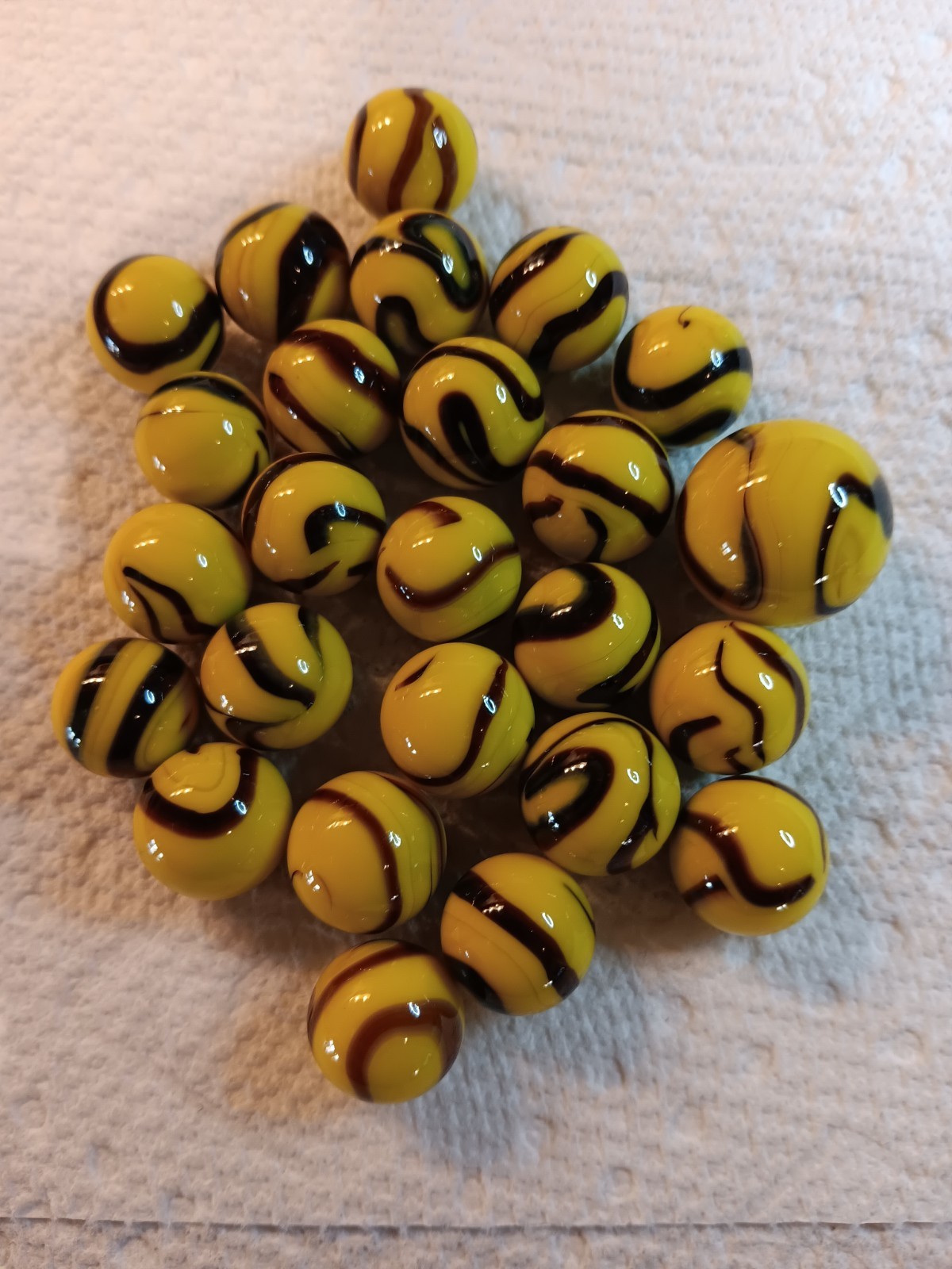 Vacor Bumble Bee Yellow Machine Made Ages 4+