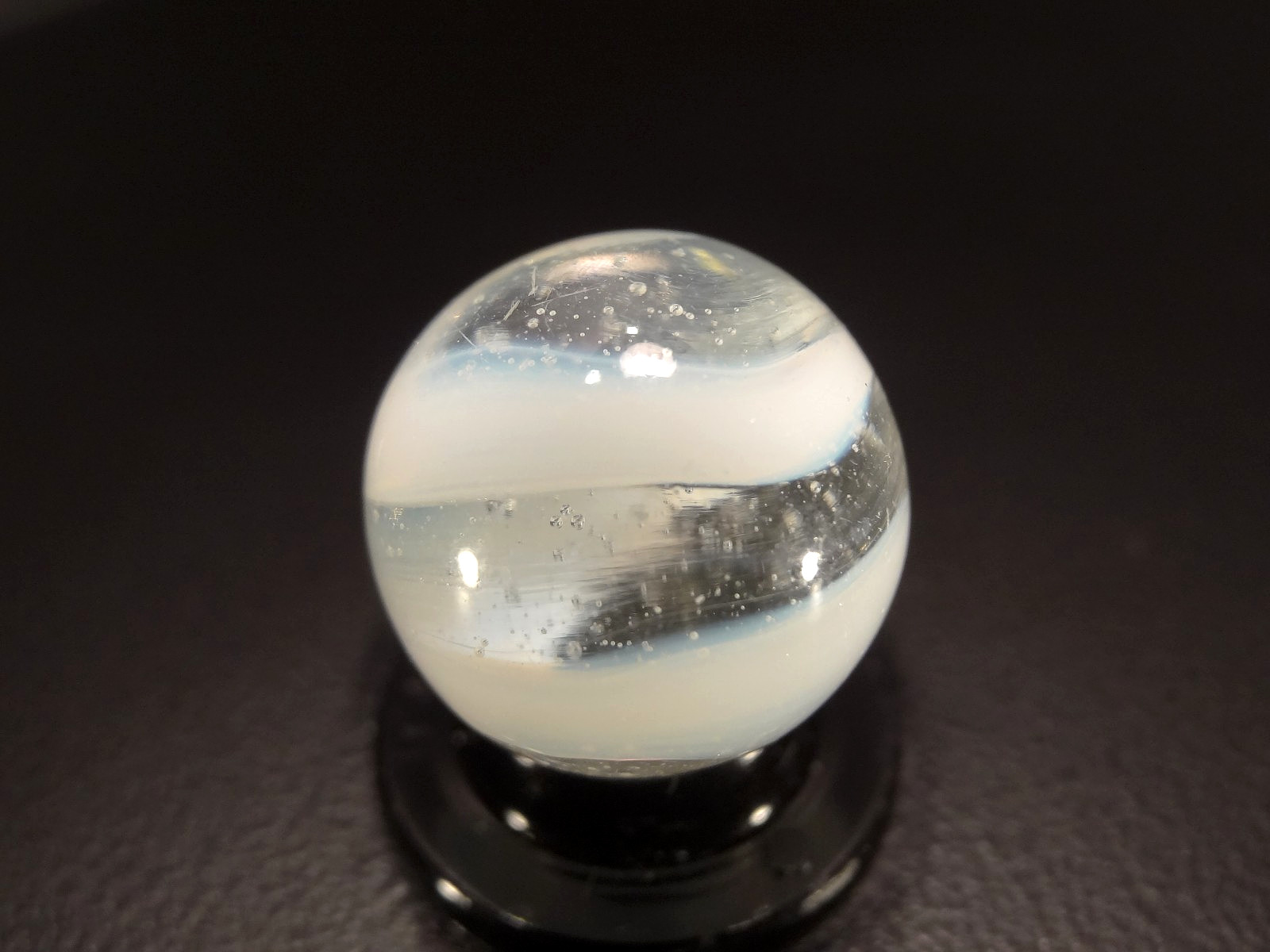 AKRO AGATE “WHITE-BLUE SNAKE ” 🐍 on MOONIE GLASS 🌛 RARE – VHTF WET MINT