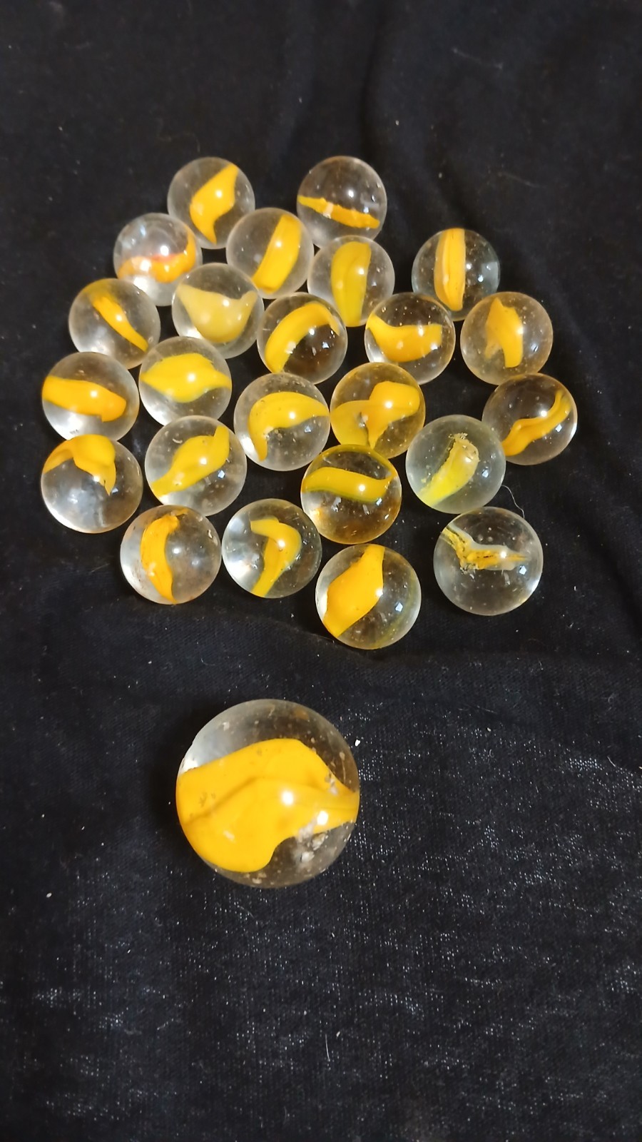 Lot of 25 Banana Cat’s Eye Peltier Marbles with Shooter