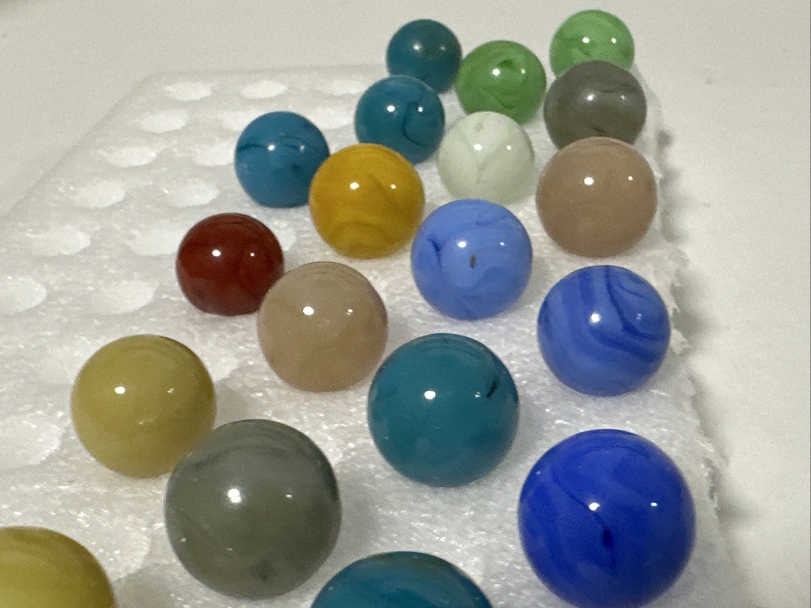 421 Lot Of 19 Vintage Champion Swirl Marbles!
