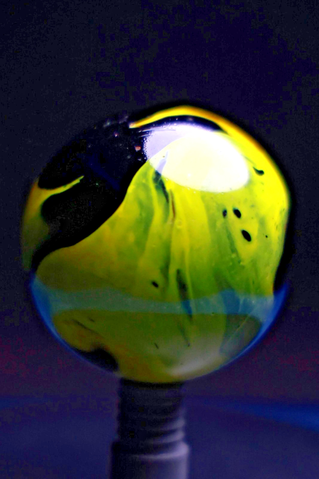 HUGE 1.62″ VTG Swirl Shooter Marble Yellow Black 41mm