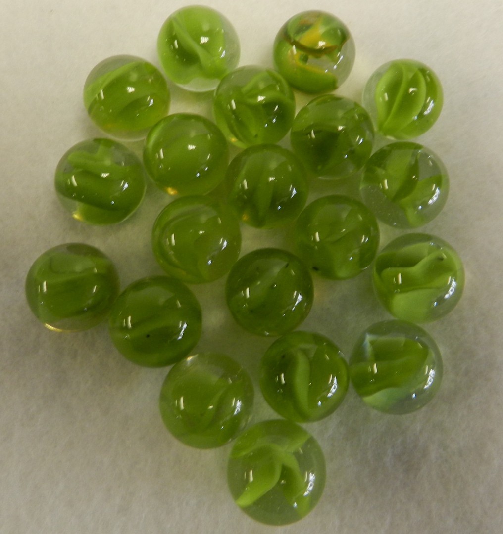#20616m Vintage Group or Lot of 20 Aventurine Cat’s Eye Marbles