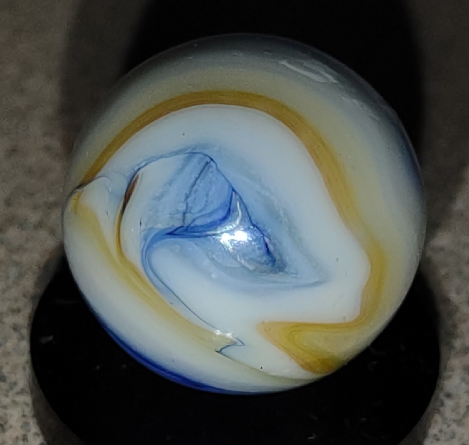 Stunning Ravenswood Swirl marble-.62″ NM cond. White w/Blue & Tan swirls-rust