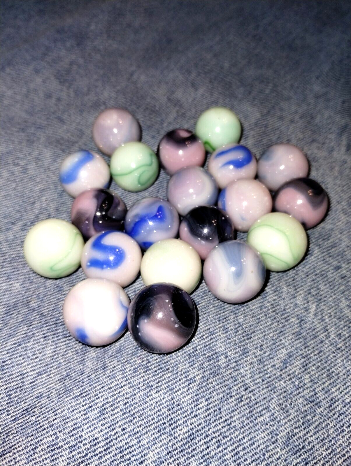Jabo 20 Florescent Burmese Ultraviolet UV Reactive Fenton Uranium Glass Marbles