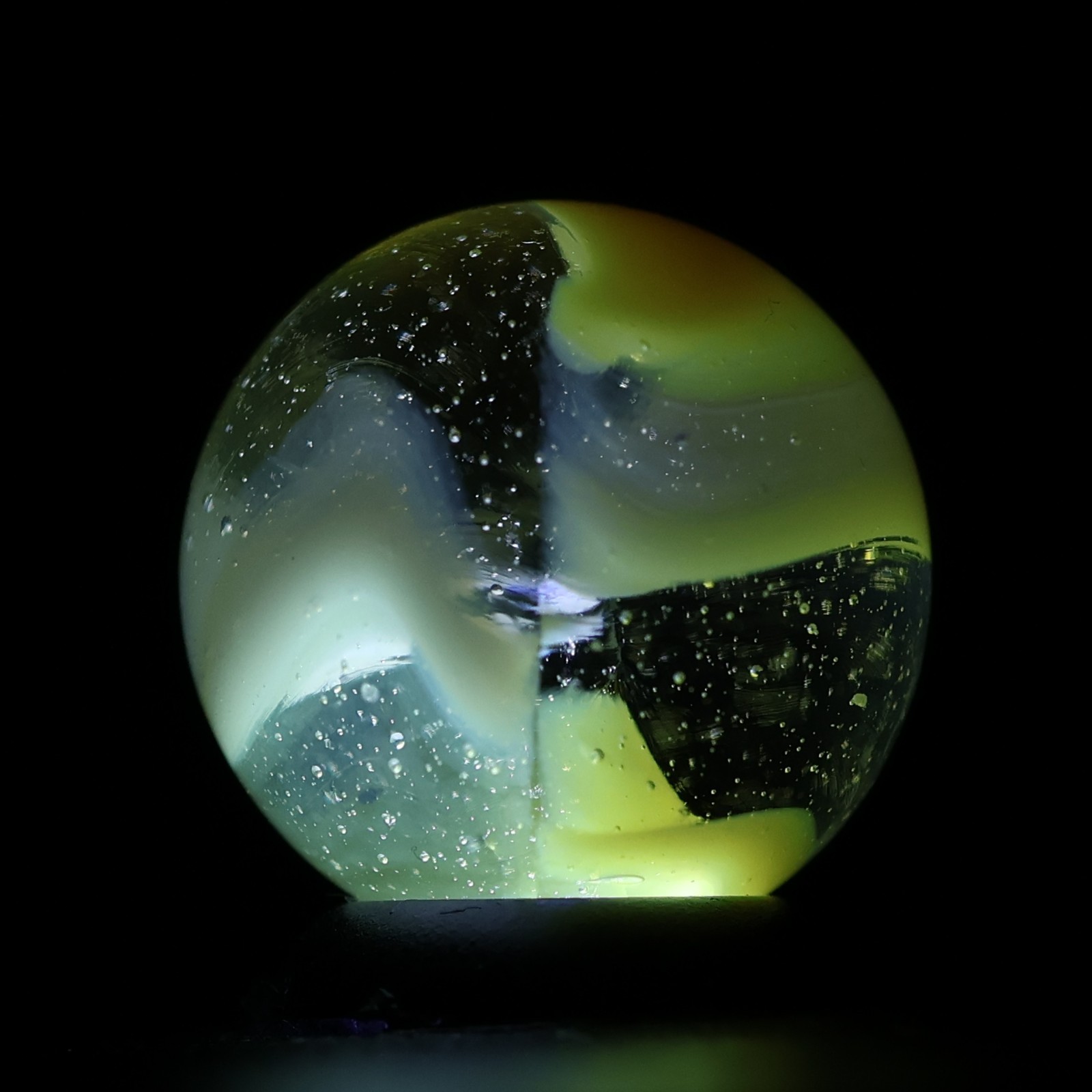 11/16″ Peliter Rainbo Clear Based Marble Yellow & White M-
