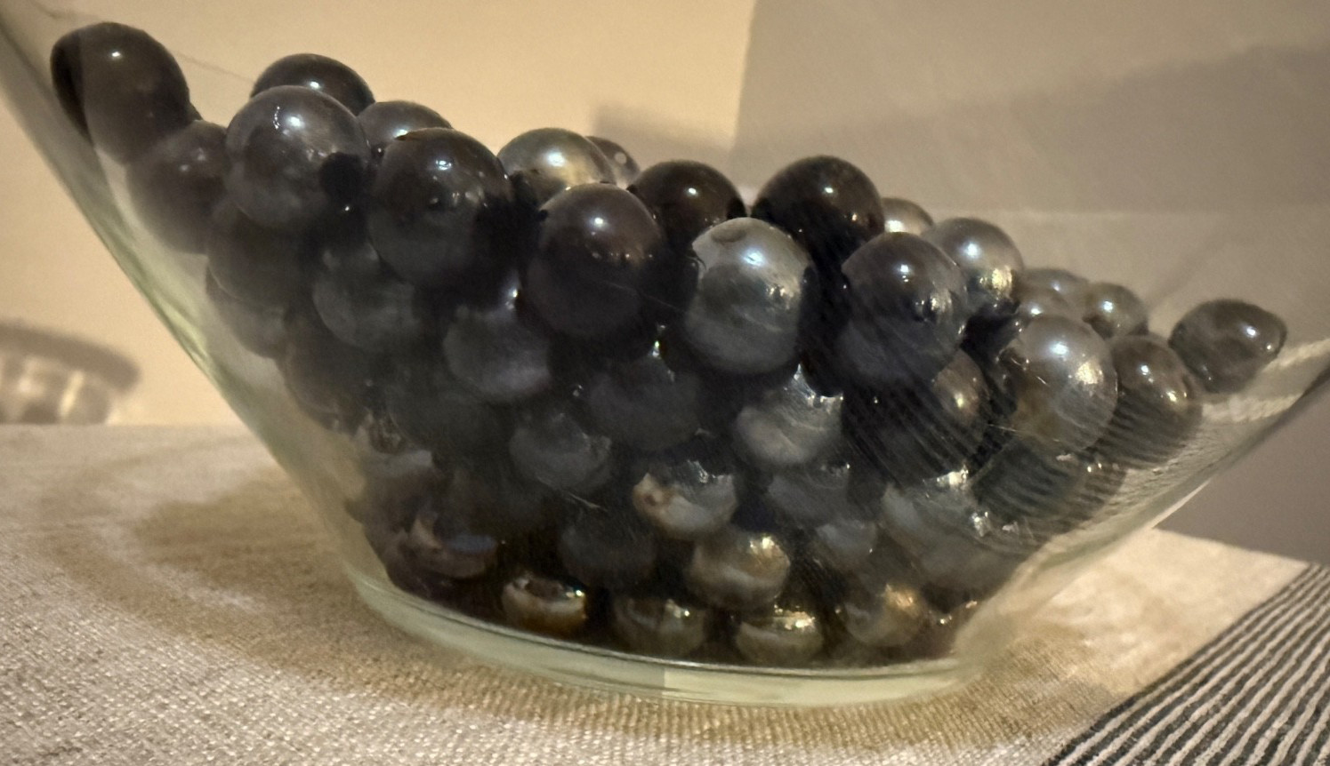 ⚫ Lot of Approx. 350 Iridescent Black Glass Marbles – Uniform Size – Decorative