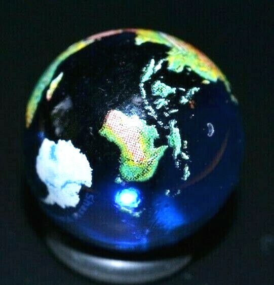 ART GLASS MARBLE/.858″-GEOGRAPHICALLY CORRECT WORLD GLOBE SHOOTER-TRANS.SAPPHIRE