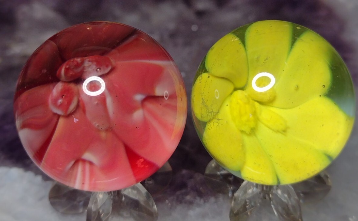 #2 1.22″+1.19″ 🌺 FLOWERS- CONTEMPORARY ART MARBLES LOT