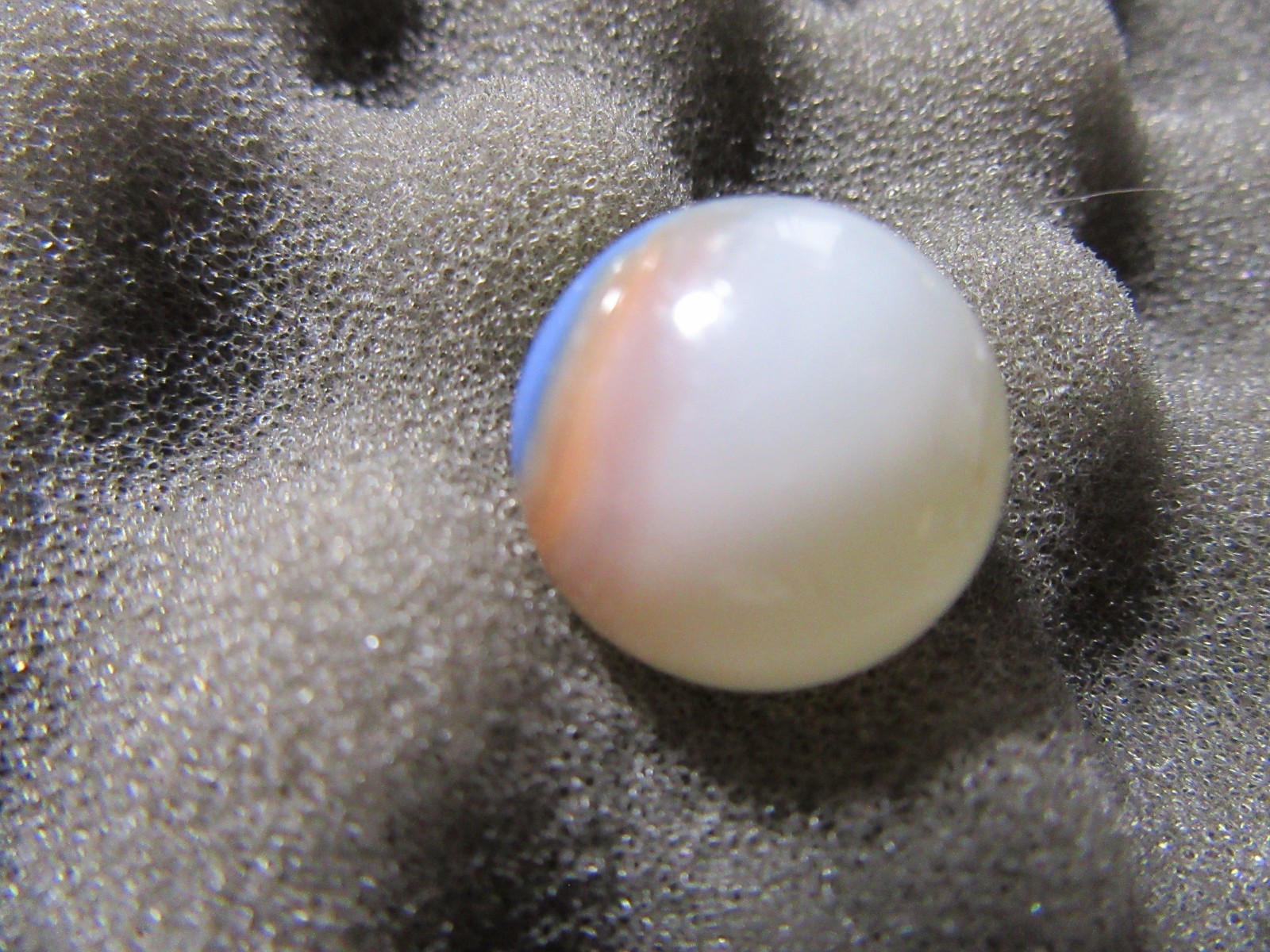 VINTAGE VITRO. Marble has a Blue Heart. w Yellow, White, Pink 21/32″