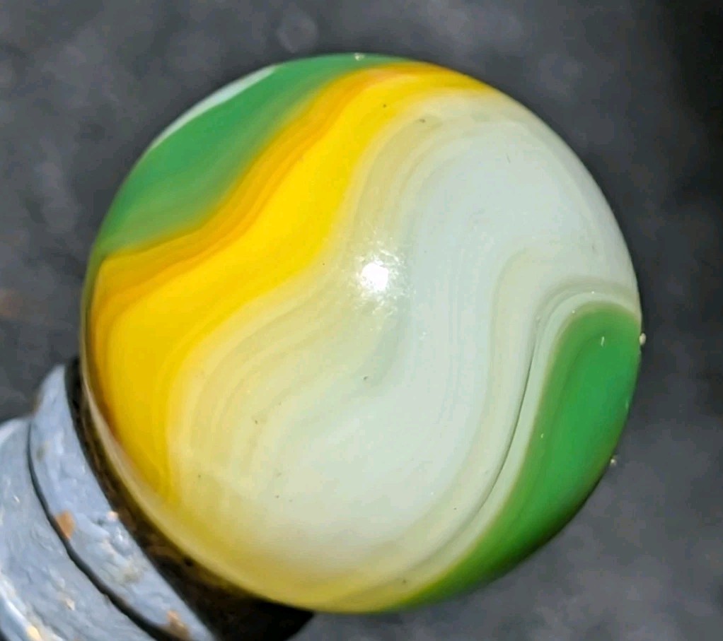 SHOOTER SIZE Akro Agate Lemon Lime Popeye-Ade Marble Hot UV Action 23/32″ NM 8.5