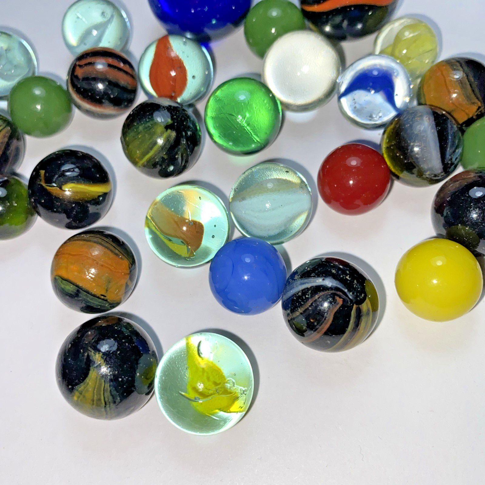 79 Assorted Vintage Random Glass Marbles Swirl Patterns 1 radioactive! WYSIWYG