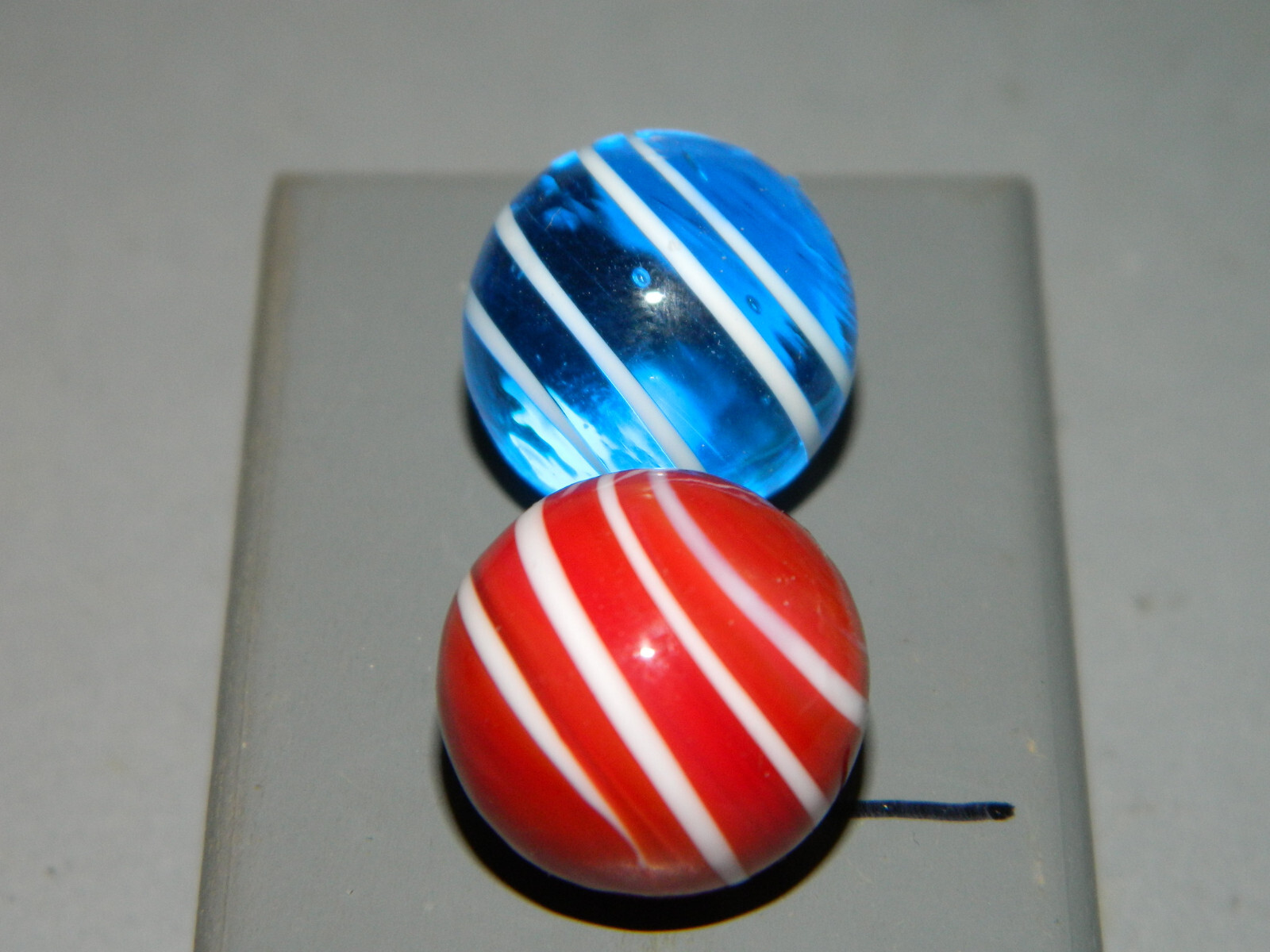 Handblown Spiral Marbles Lot of 2 Nice Colors Approx 11/16″ B2