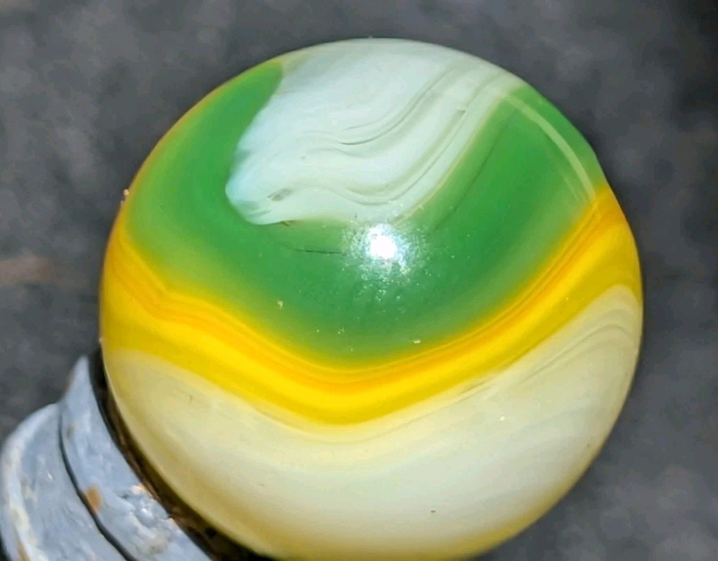 SHOOTER SIZE Akro Agate Lemon Lime Popeye-Ade Marble Hot UV Action 23/32″ NM 8.5