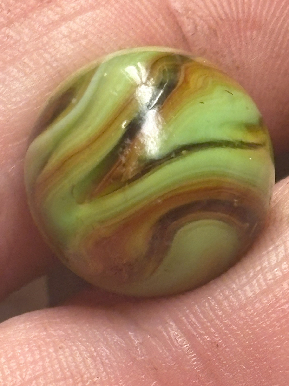 23/32″ Rare CAC 4 Color Swirl In Beautiful NM 8.9 Condition.