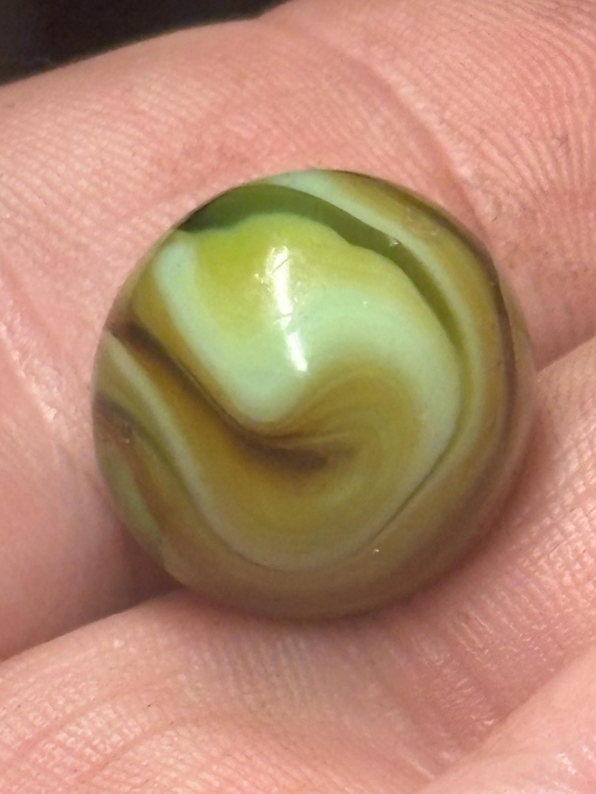 23/32″ Rare CAC 4 Color Swirl In Beautiful NM 8.9 Condition.