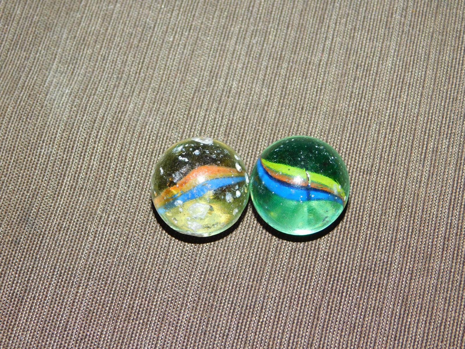 VINTAGE GAME TOY 120 OLD GLASS MARBLES