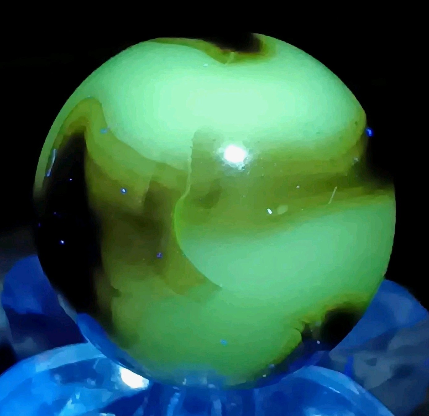 RARE PELTIER NLR ZEBRA MARBLE. W-GREEN AV. .66″ NM(+). UV ACTIVE. HTF