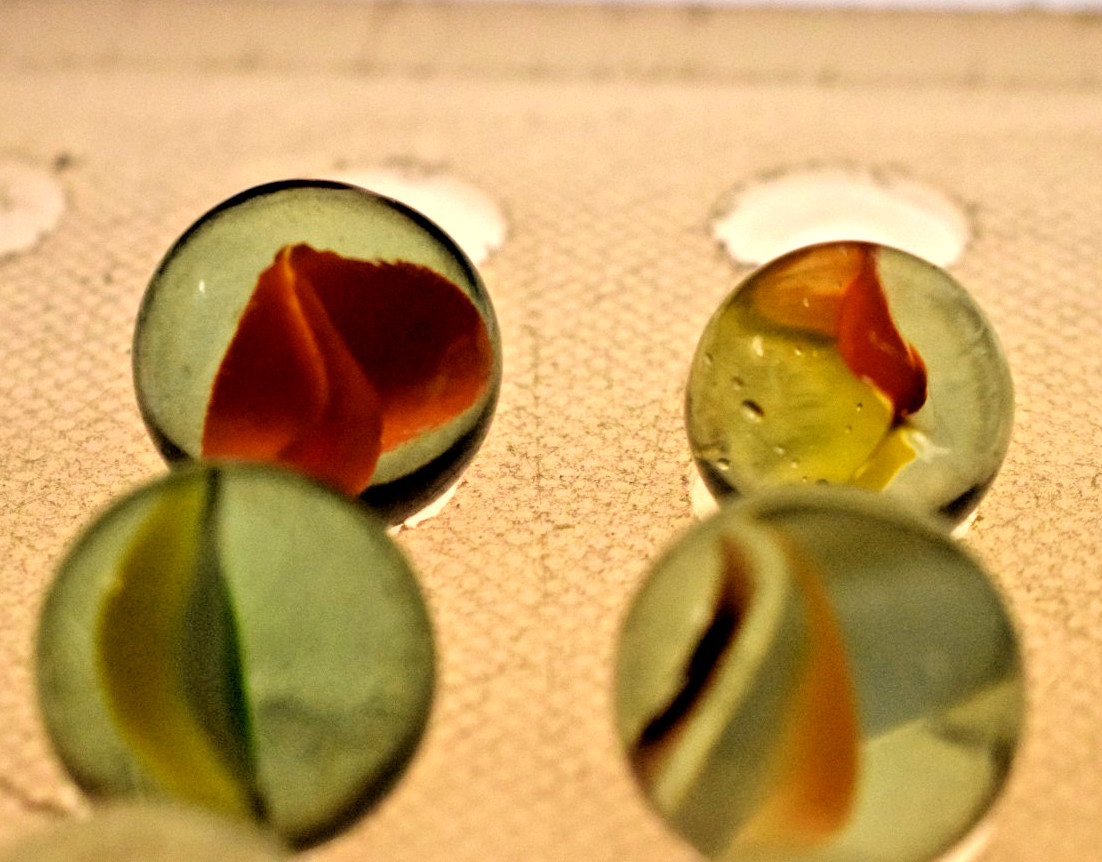 JAPAN CLEAR GREEN MARBLES CATS EYE BANANA 21PC LOT 1960s VINTAGE RED BLUE YELLOW