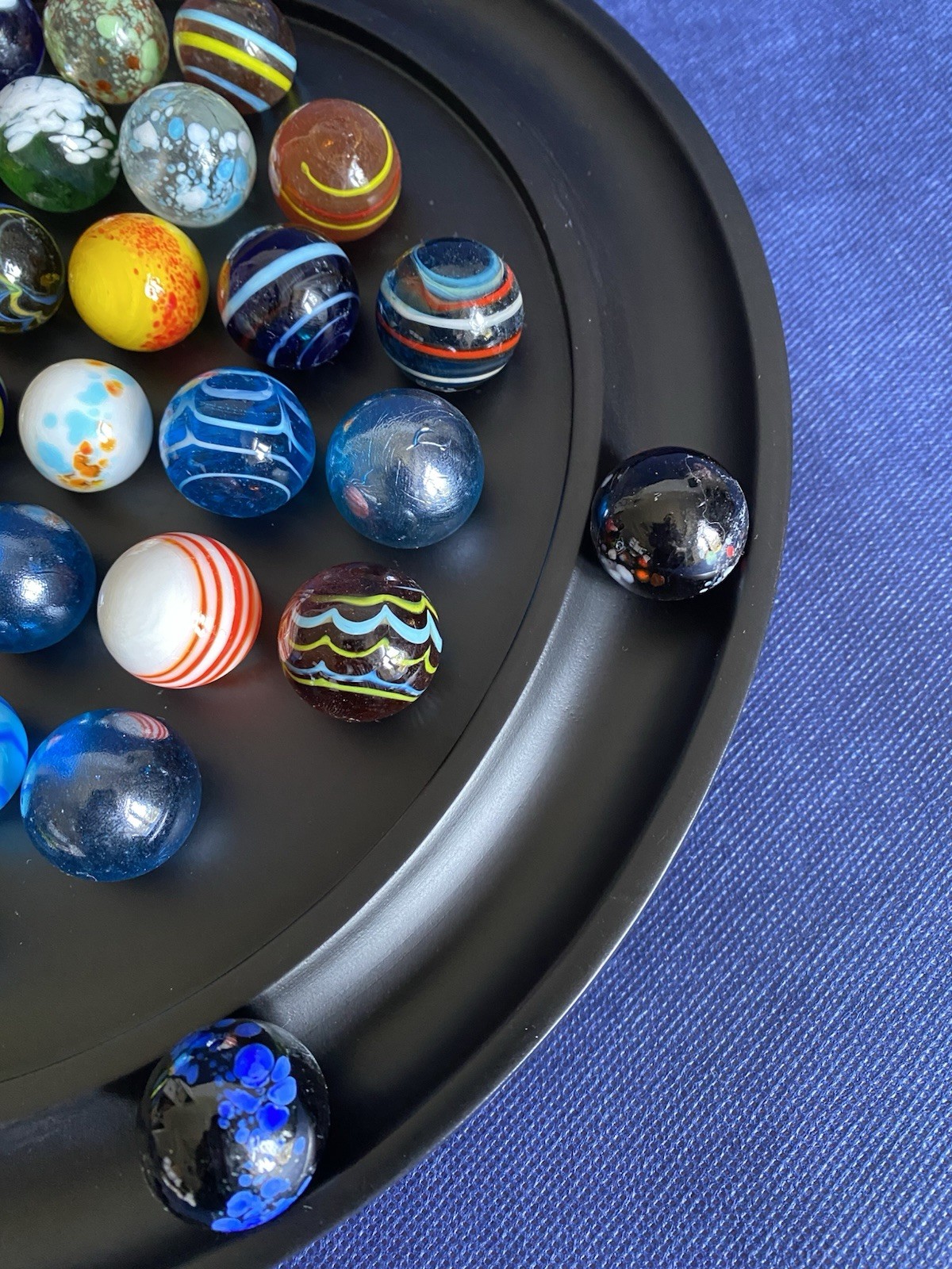 Solitaire Di Venezia Hand Blown Glass Marbles 42 w/Black Wood Base Board