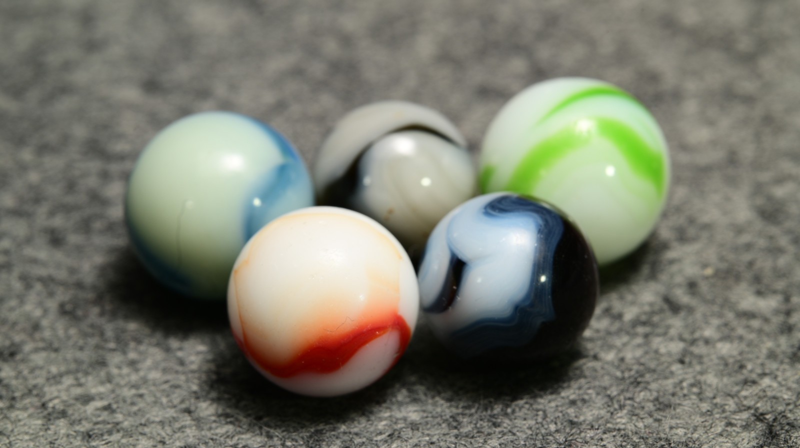 5 Vintage American WV Swirl Marbles, Mixed Sizes & Makers, Funky Colour Styles