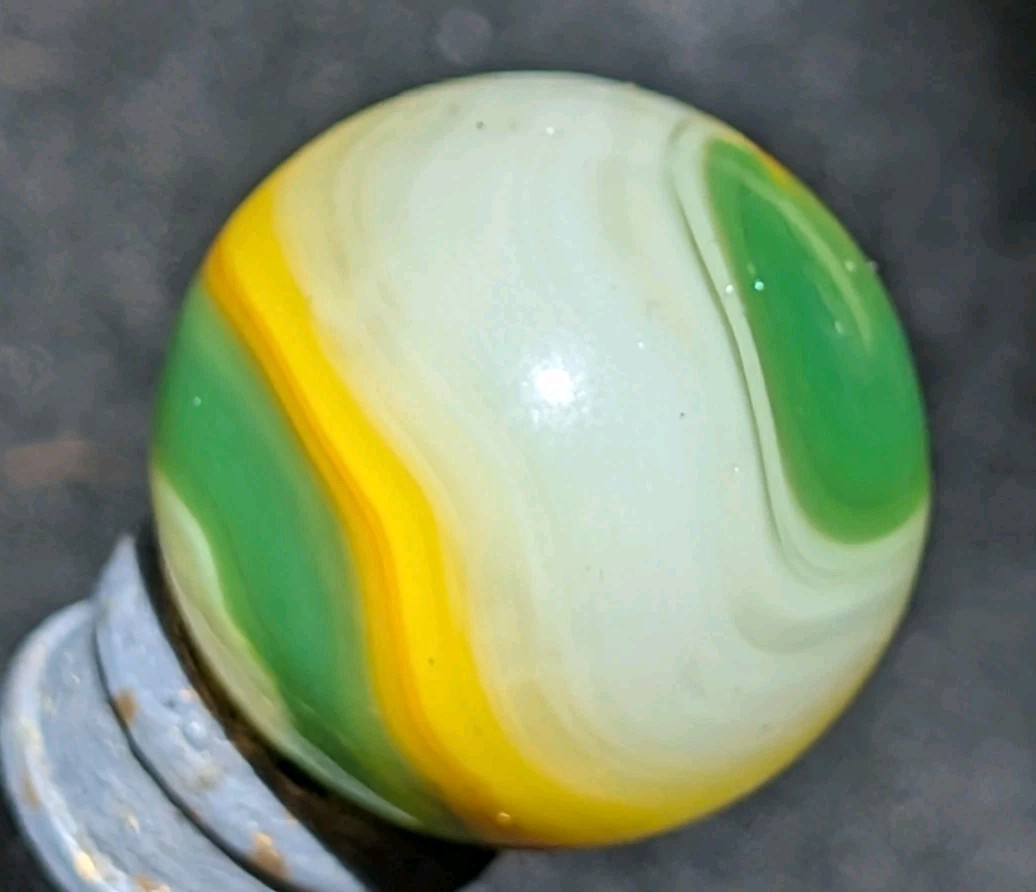 SHOOTER SIZE Akro Agate Lemon Lime Popeye-Ade Marble Hot UV Action 23/32″ NM 8.5
