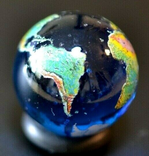 ART GLASS MARBLE/.858″-GEOGRAPHICALLY CORRECT WORLD GLOBE SHOOTER-TRANS.SAPPHIRE