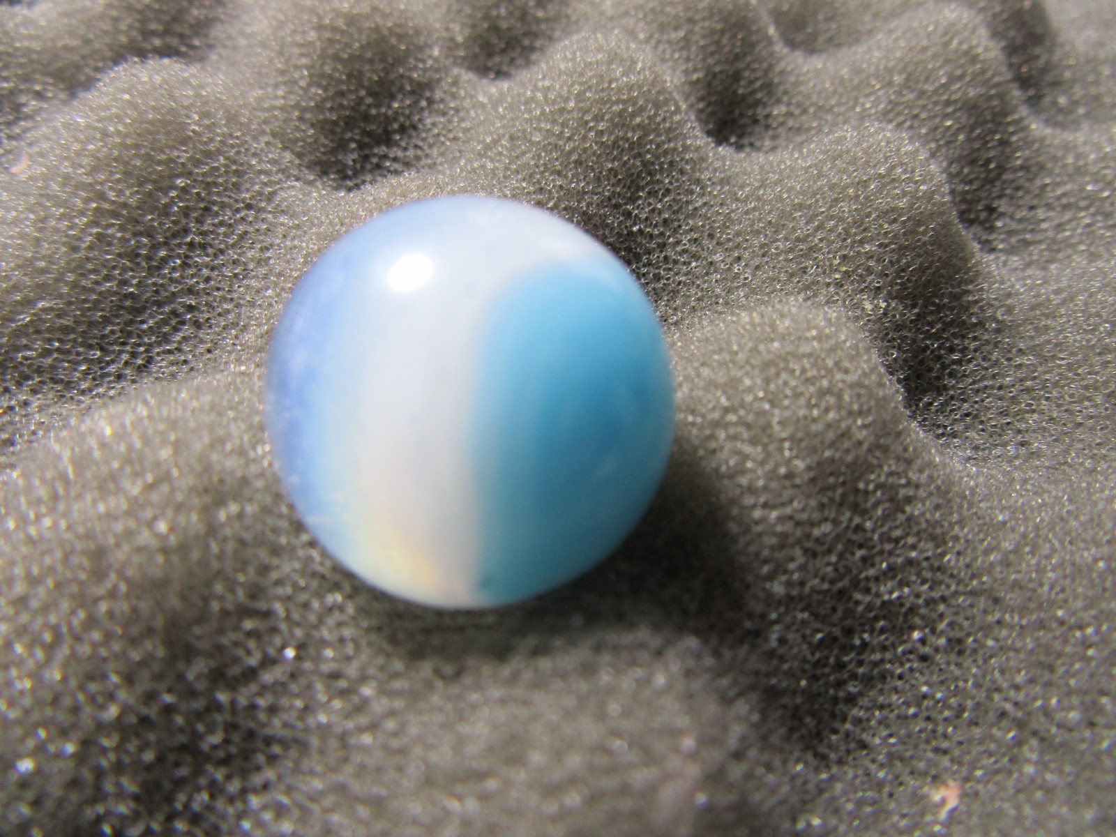 Beautiful Vintage VITRO CONQUEROR MARBLE Light Aqua and Wispy White 21/32″