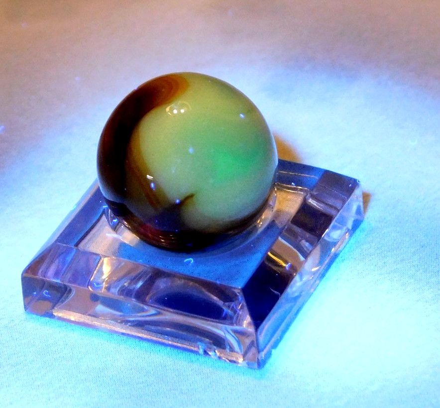 Vintage Marble UV Reactive Glass Sky Blue Brown Red Swirl Opaque 0.63″ Mint #U-1