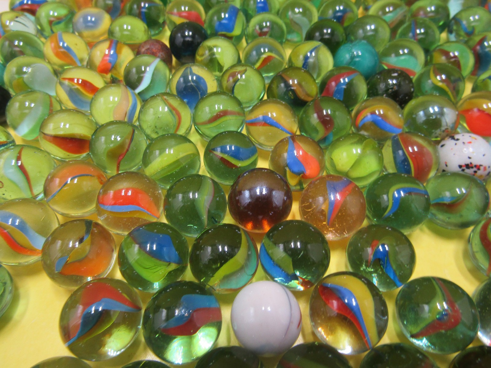 Vintage Lot of 120+ Glass Cat’s Eye Swsirl Mixed Colors Assorted Sizes LOT A