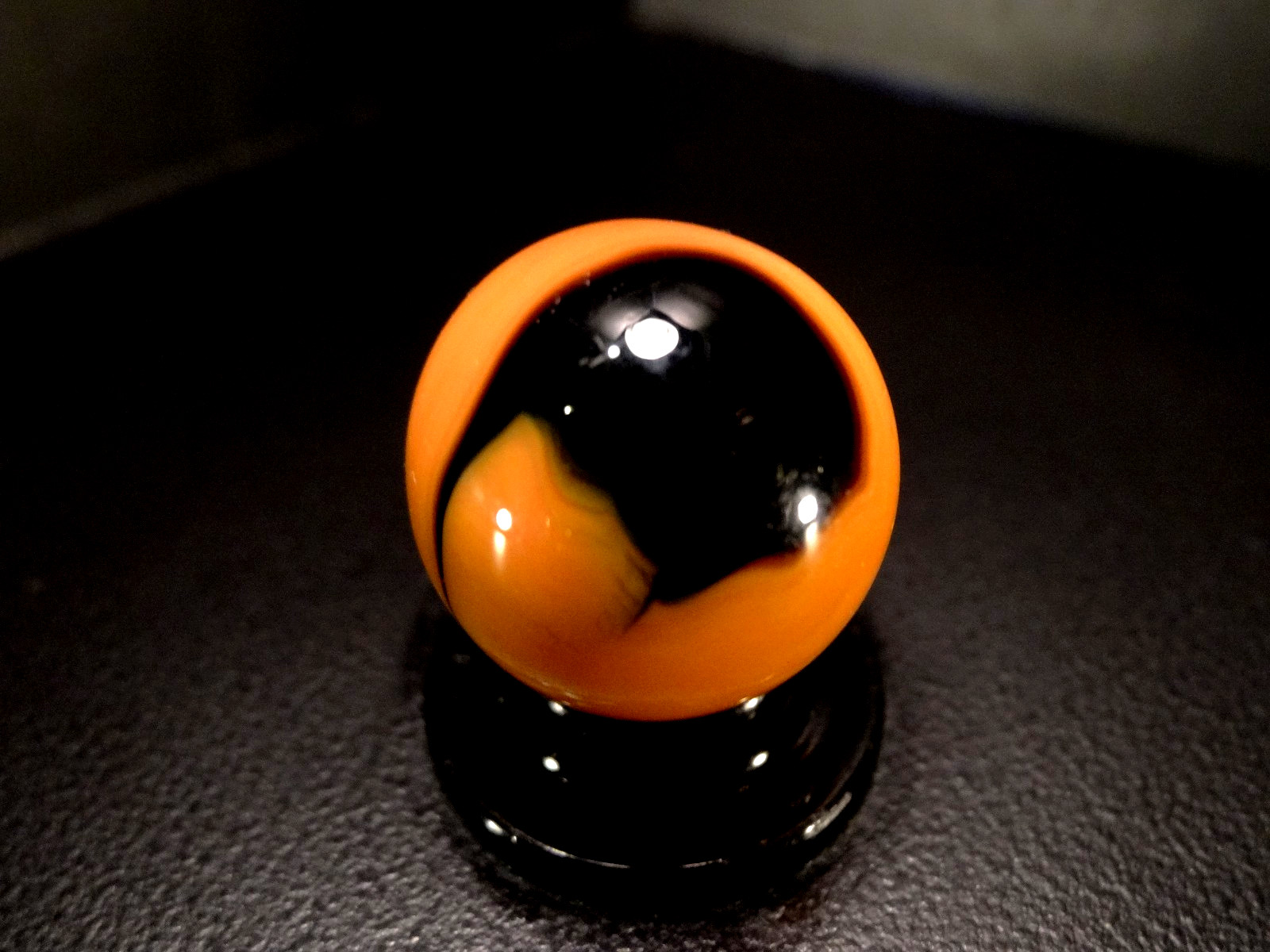 AKRO AGATE *PUMPKIN w / OXBLOOD COLOR * VHTF Pristine WET MINT “SHOOTER”