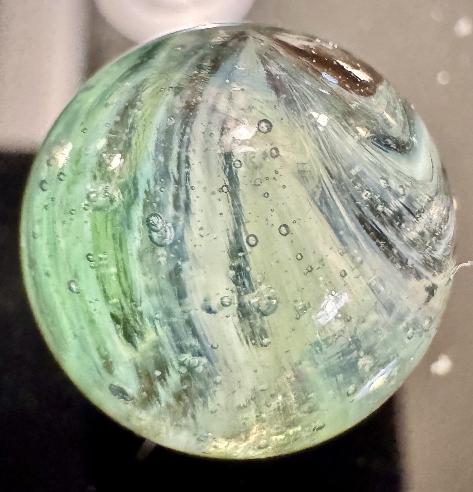 Vintage English “Whispler” Fat-Core Marble – Irene Manufacturing Co. – 1950s–60s